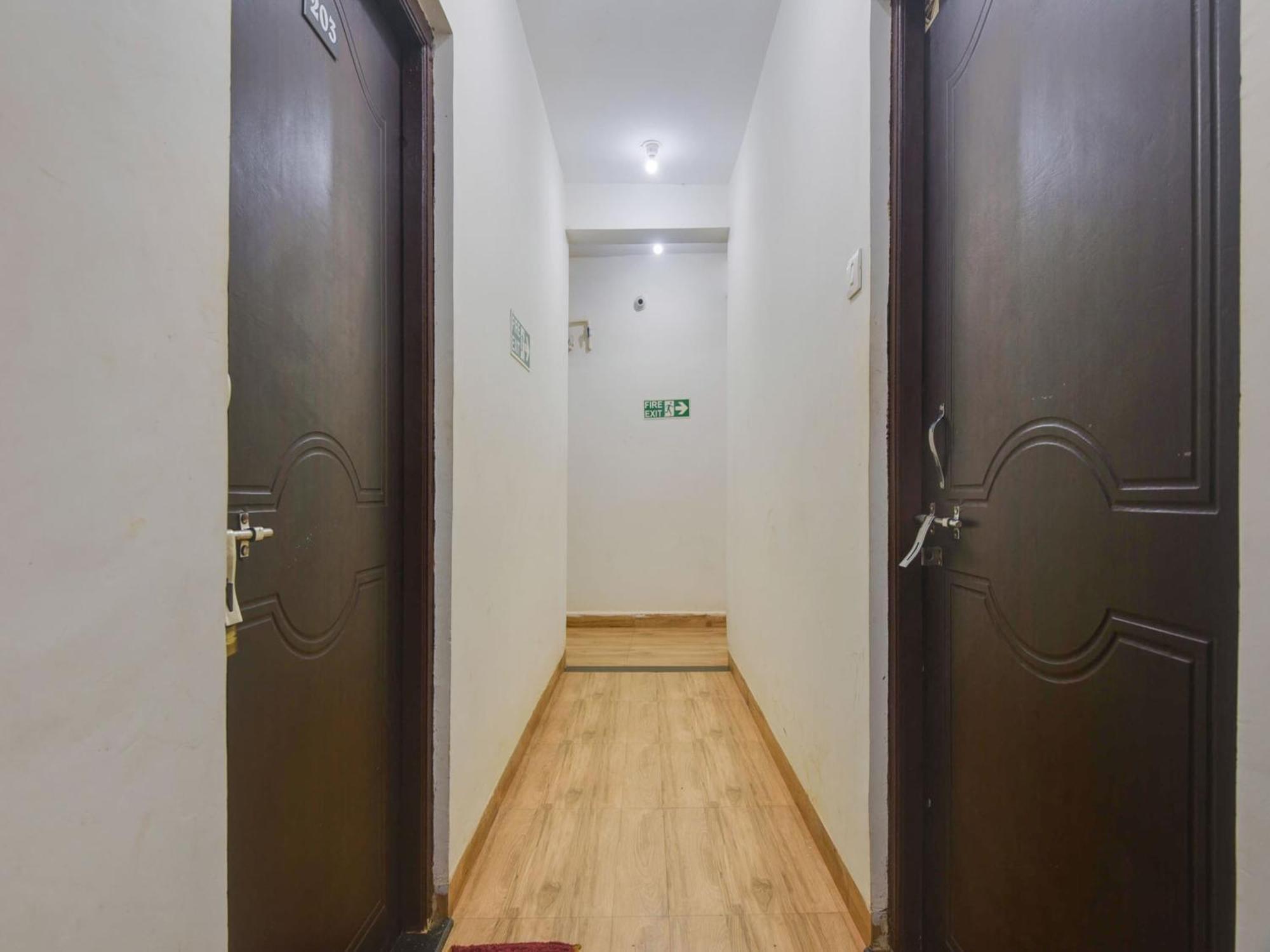 Hotel Collection O Morjim Sea Wave Exterior foto