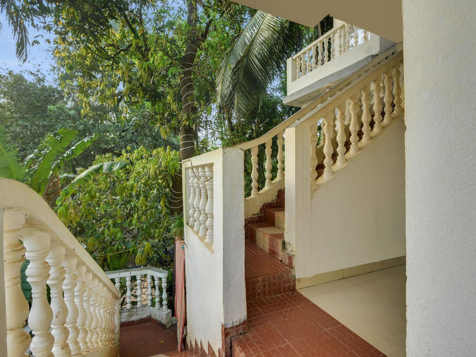 Hotel Collection O Morjim Sea Wave Exterior foto