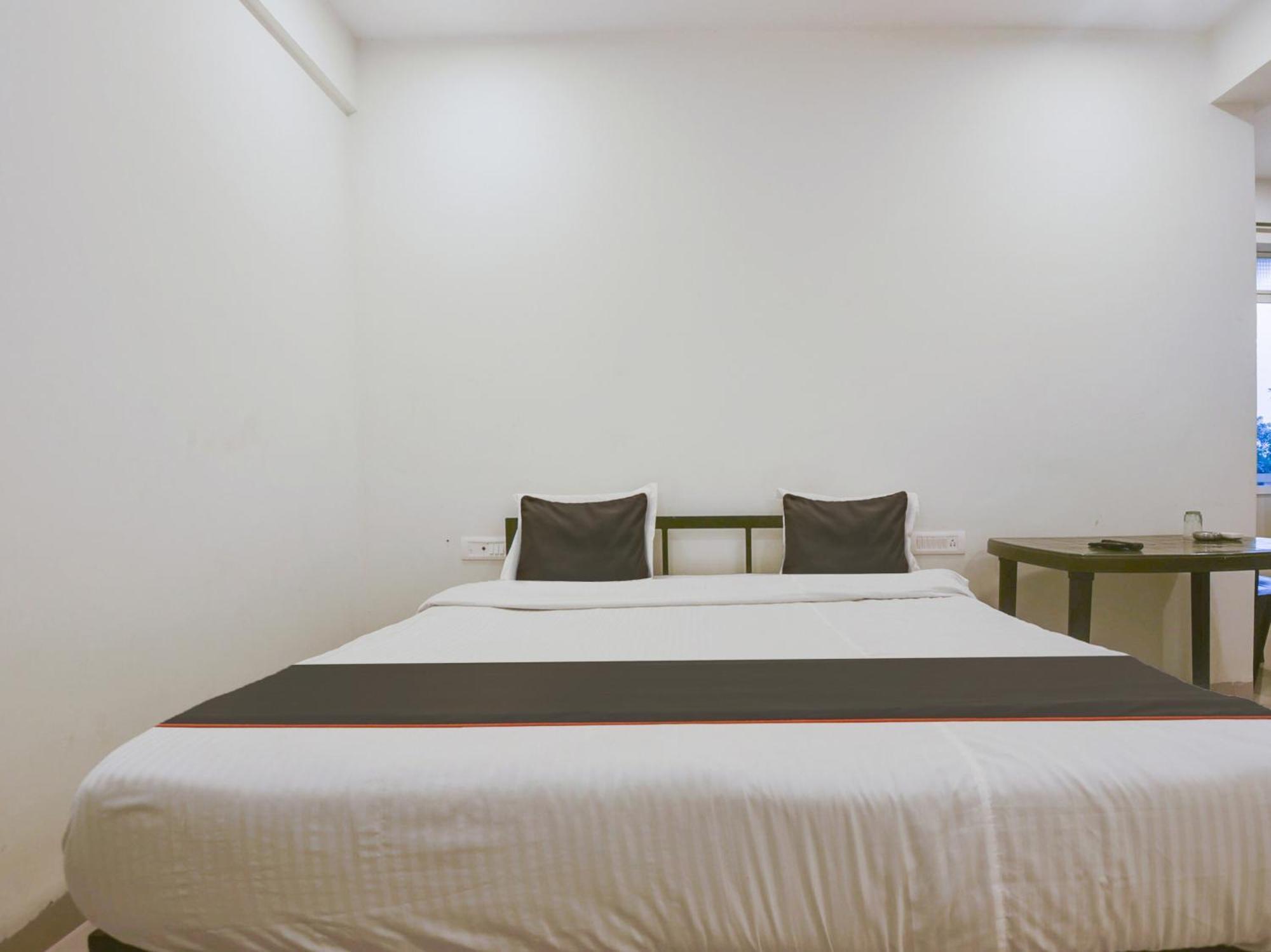 Hotel Collection O Morjim Sea Wave Exterior foto