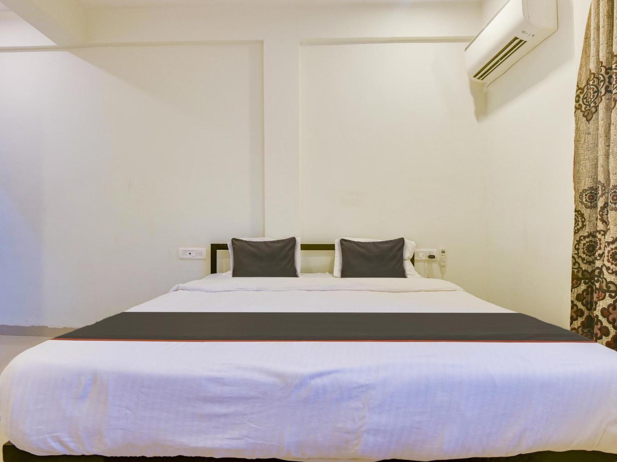Hotel Collection O Morjim Sea Wave Exterior foto