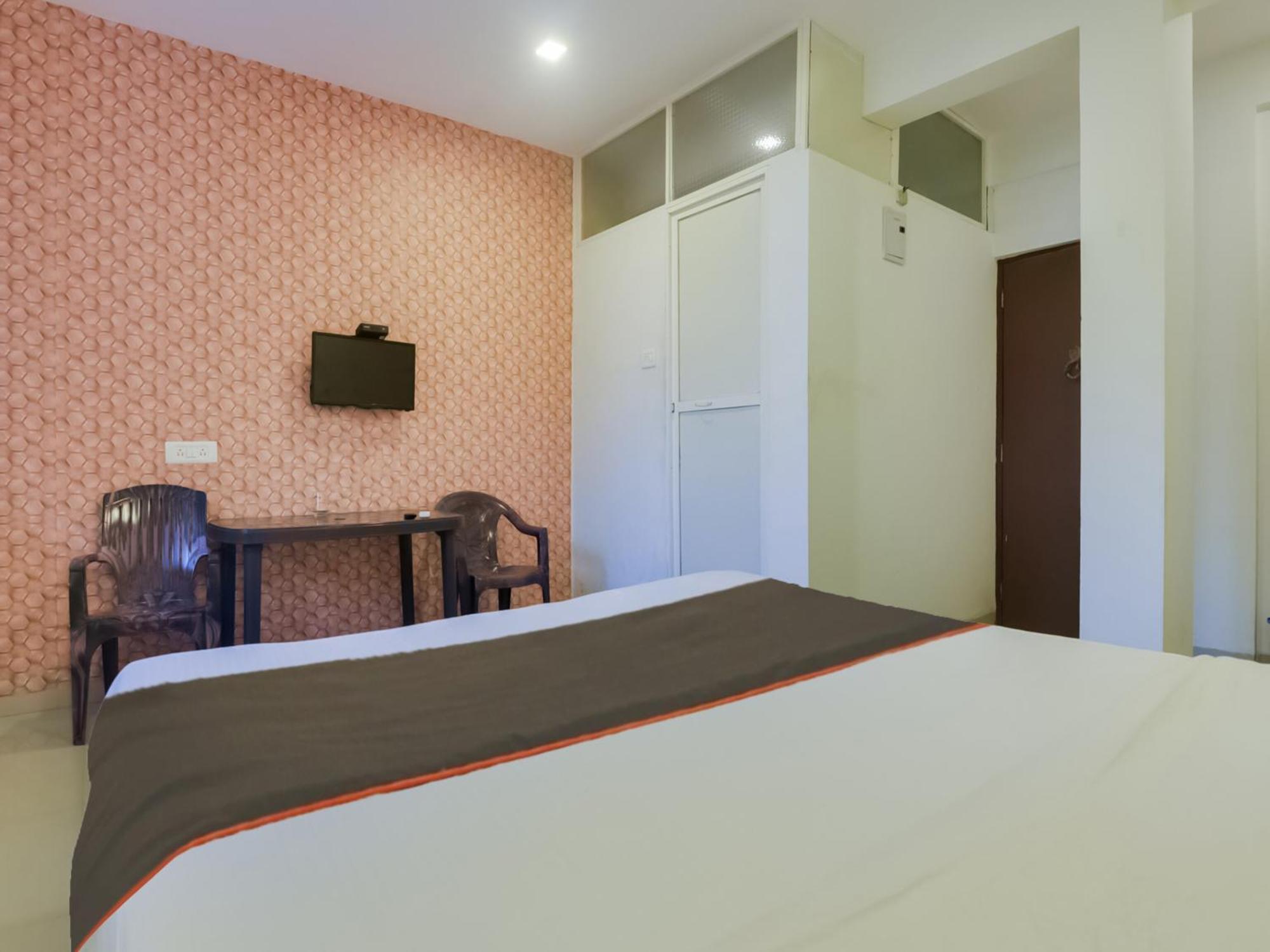 Hotel Collection O Morjim Sea Wave Exterior foto