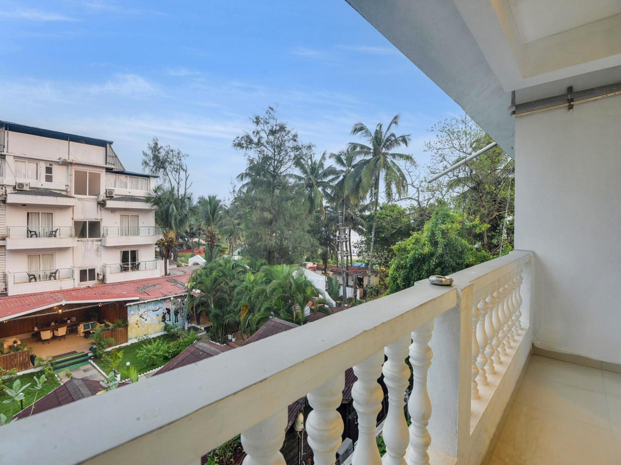 Hotel Collection O Morjim Sea Wave Exterior foto