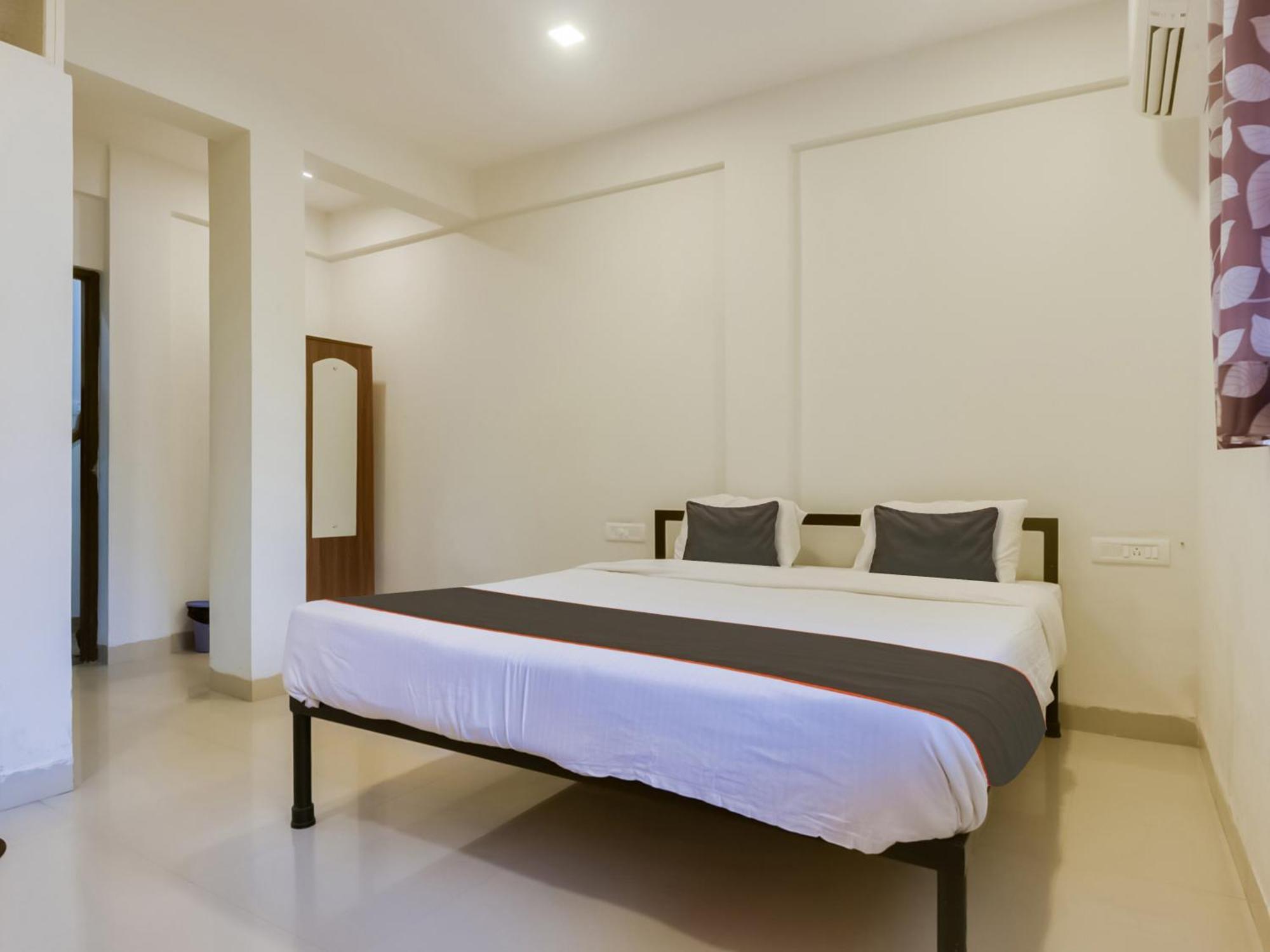 Hotel Collection O Morjim Sea Wave Exterior foto